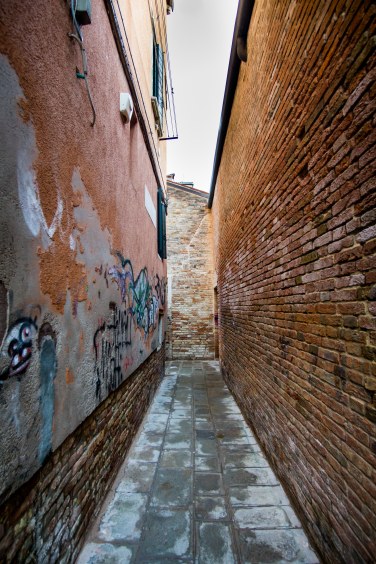 There are lots of narrow alleys in Venice, some of them a tight squeeze!